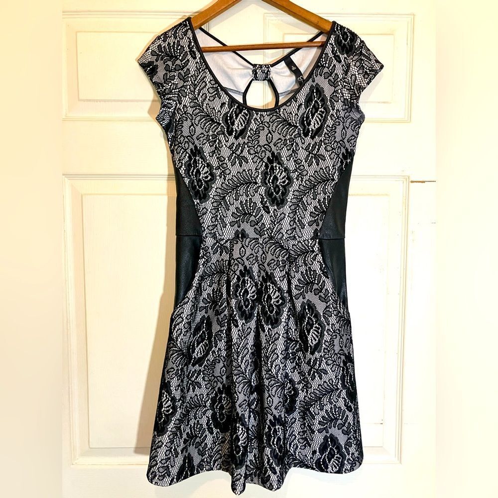 Jessica Simpson, lace overlay, mini dress, pockets, size S, excellent condition